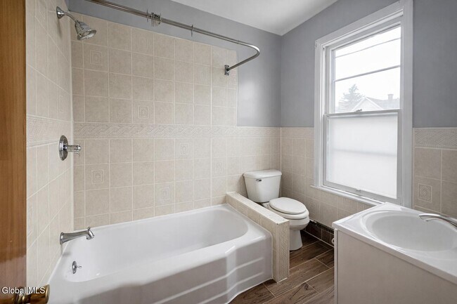 Building Photo - 300 Division St