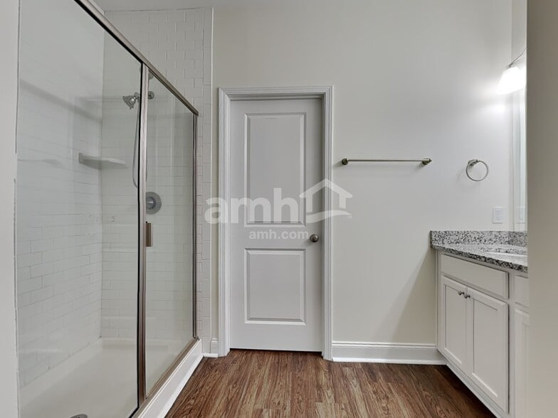 Building Photo - 16 Cherry St