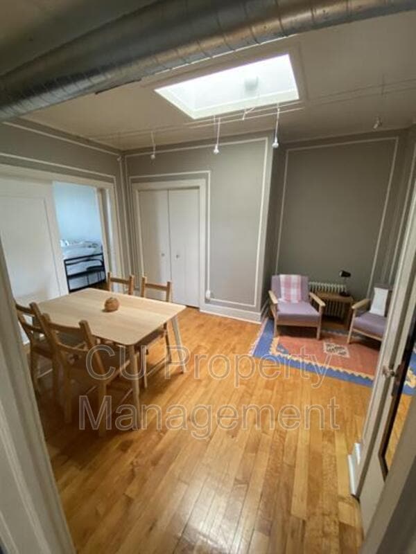 Building Photo - 415 N Neil St