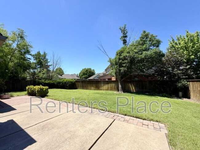 Building Photo - 3004 S Tamarack Ave