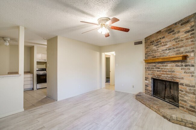 Building Photo - One side of 2 story duplex available-  3 b...