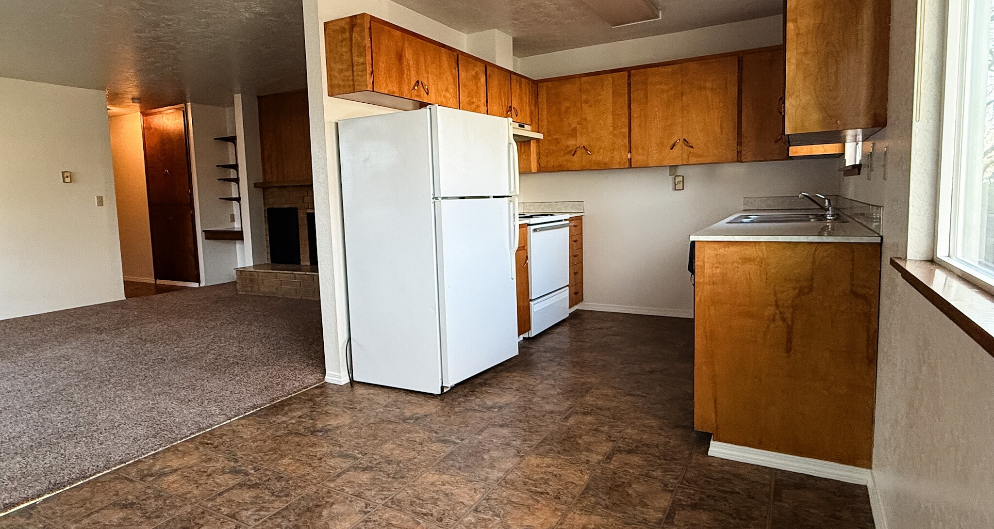 Kitchen, Dining, Living - 620 Whitman St