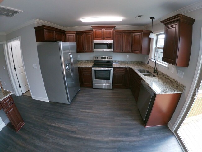 Building Photo - FOR LEASE - Townhome in Hartsville!