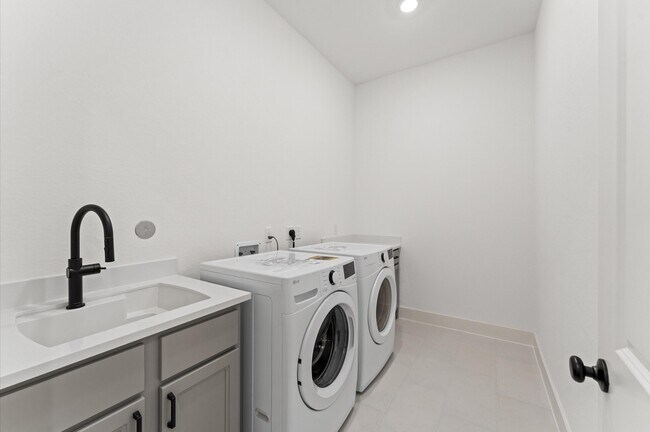 Building Photo - 8218 Sherman Pk Trl