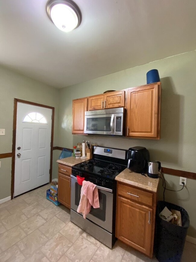 Building Photo - 405 Edgemont St