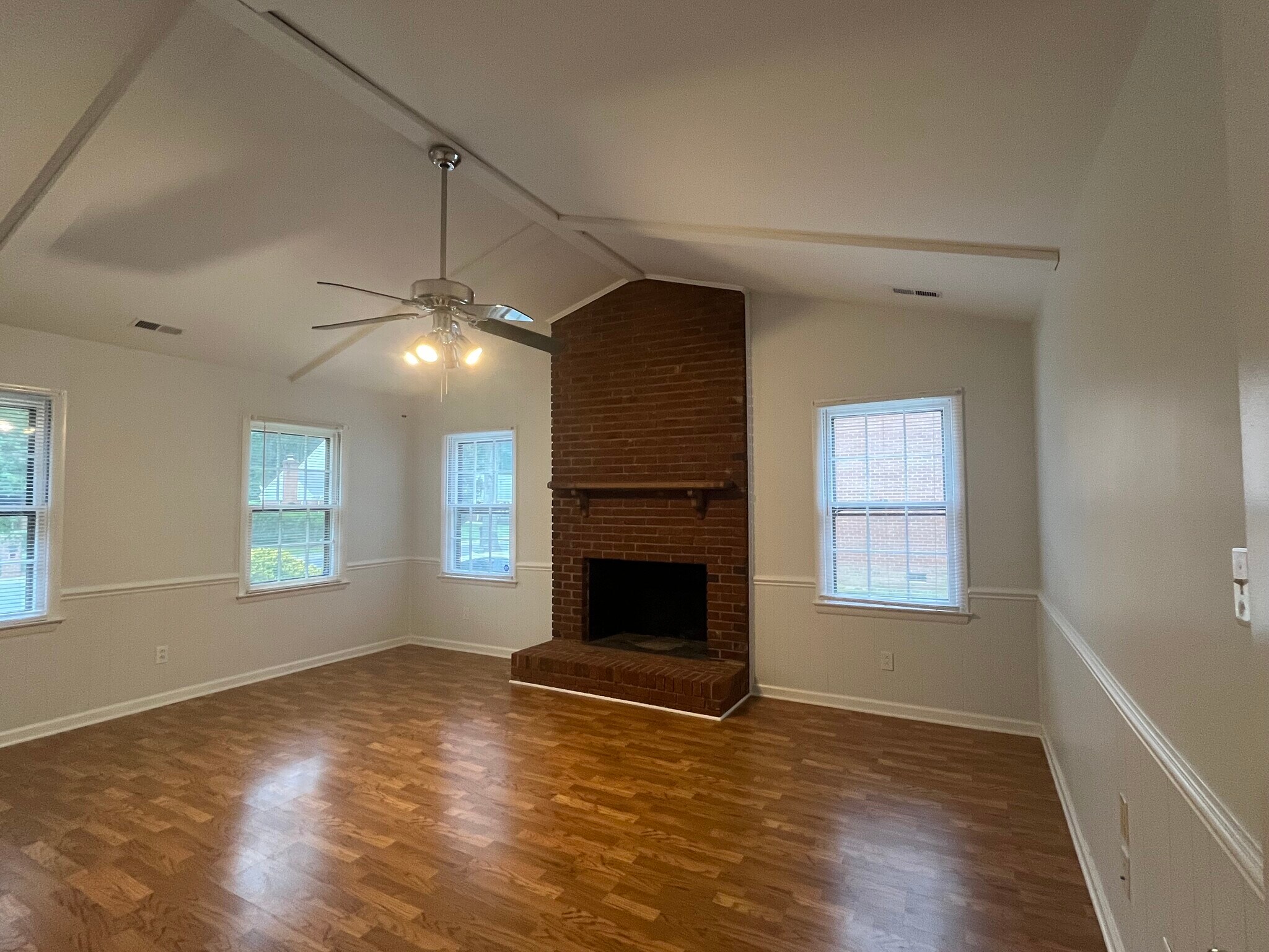 Building Photo - 9924 Ridgemore Dr