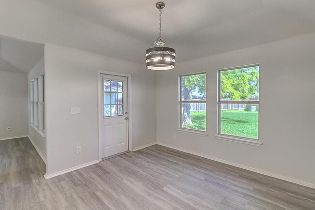 Building Photo - 7605 Cougar Dr