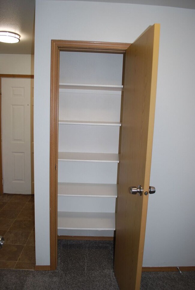 Building Photo - 1716 S Eagleson Rd