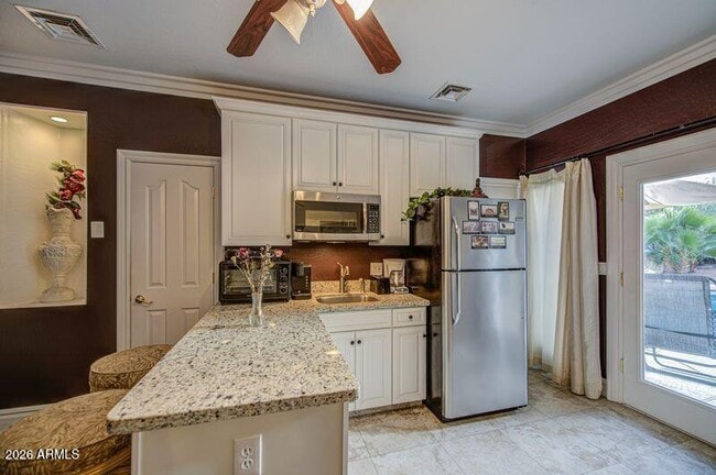 Building Photo - 2201 E Tahitian Way
