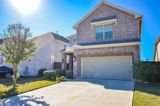 Building Photo - Beautiful 2 story home with 4 bedrooms, 2,...