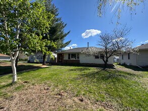 Building Photo - "Charming 3-Bed Oasis with Fireplace & Finished Basement in Richfield!"
