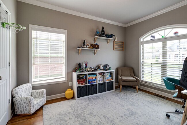 Building Photo - 4 Bedroom, 3 Bath Home w/ Backyard and 2 Car Garage