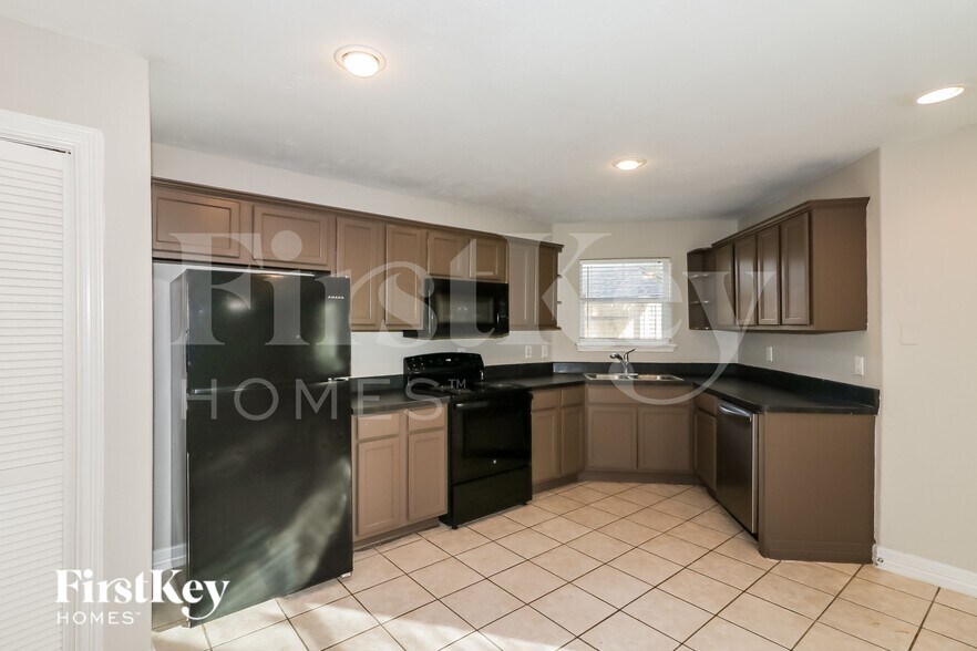 Building Photo - 214 N Native Ln