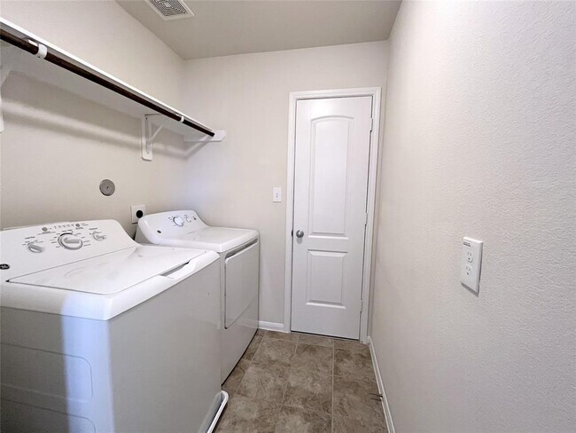 Building Photo - 14239 Oro Valley Dr