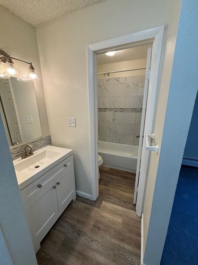 Building Photo - Jasmine Condos Updated 1 bd/1ba