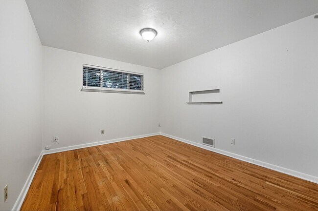 Building Photo - 3070 Reed St