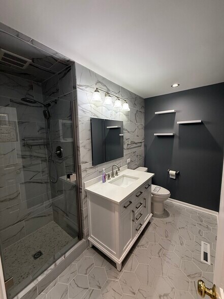 Building Photo - 522 Lilac Ct