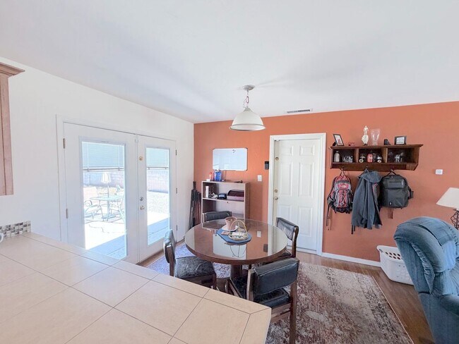 Building Photo - Charming 3 Bedroom, 2 Bathroom NE ABQ Home. Refrigerated Air! Spacious backyard. Near Uptown