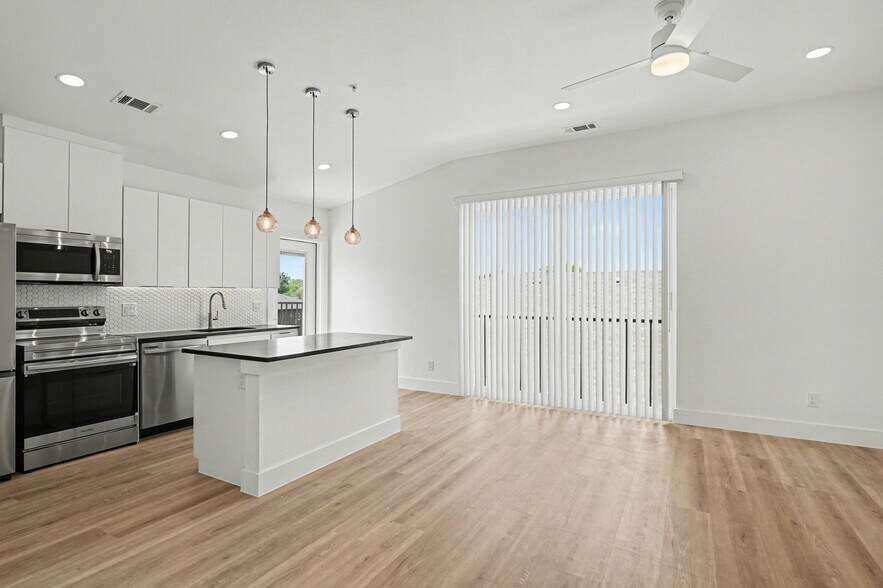Building Photo - 2217 N Fitzhugh Ave