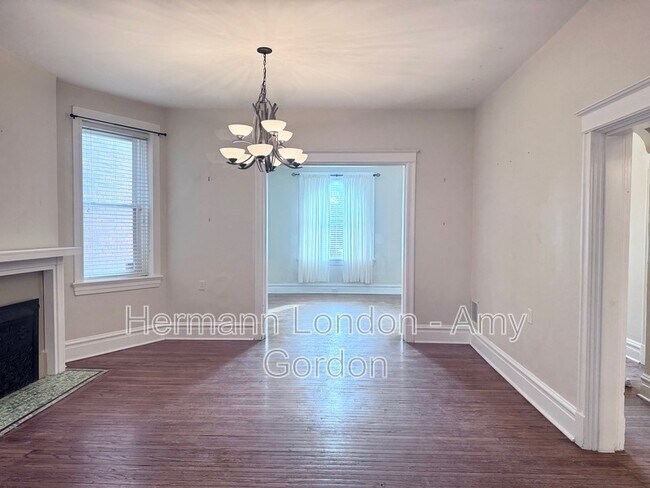 Building Photo - 2933 Victor St