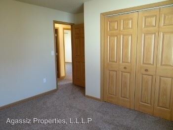 Building Photo - 609-708 E Agassiz Cir SE