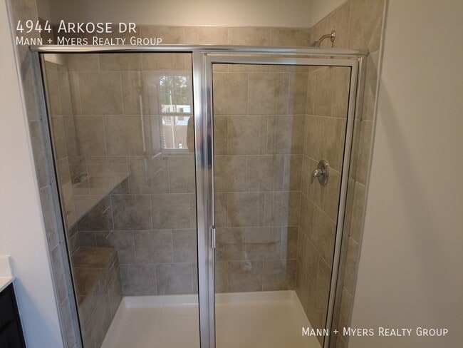 Building Photo - 4944 Arkose Dr