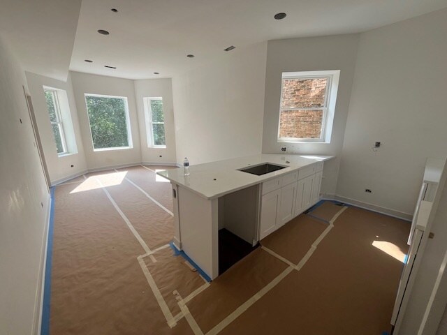 Building Photo - 3726 N Racine Ave