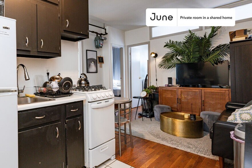 Building Photo - Room in Shared 3 bed/1 bath home