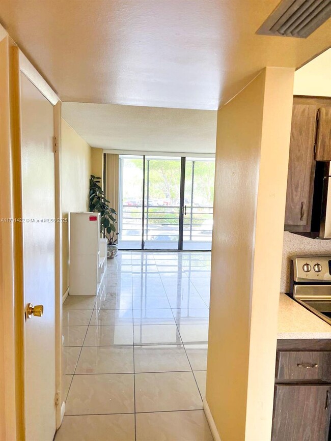 Building Photo - 20400 W Country Club Dr