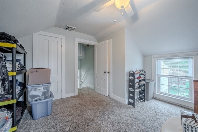 Building Photo - 9 Beach St