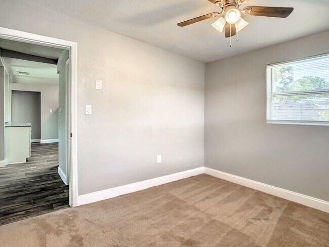Building Photo - JUST REDUCED!!  Completely upgraded 3/1 1196 Sq. Ft. with recently renovated bathroom and kitchen...