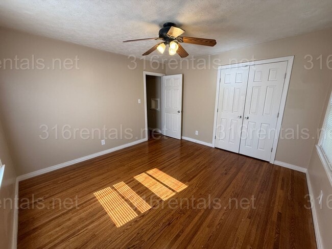 Building Photo - $995 - 2 bedroom / 1 bathroom - Single Fam...