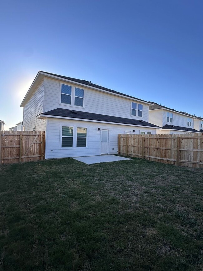 Building Photo - Gorgeous Luxury 3/2.5 Home