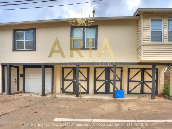 Building Photo - Updated & Adorable 2 Bed/1 Bath Space in t...