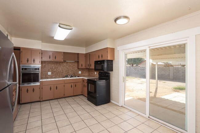 Building Photo - 4 Bedroom 2 bath in Heart of Casa Grande