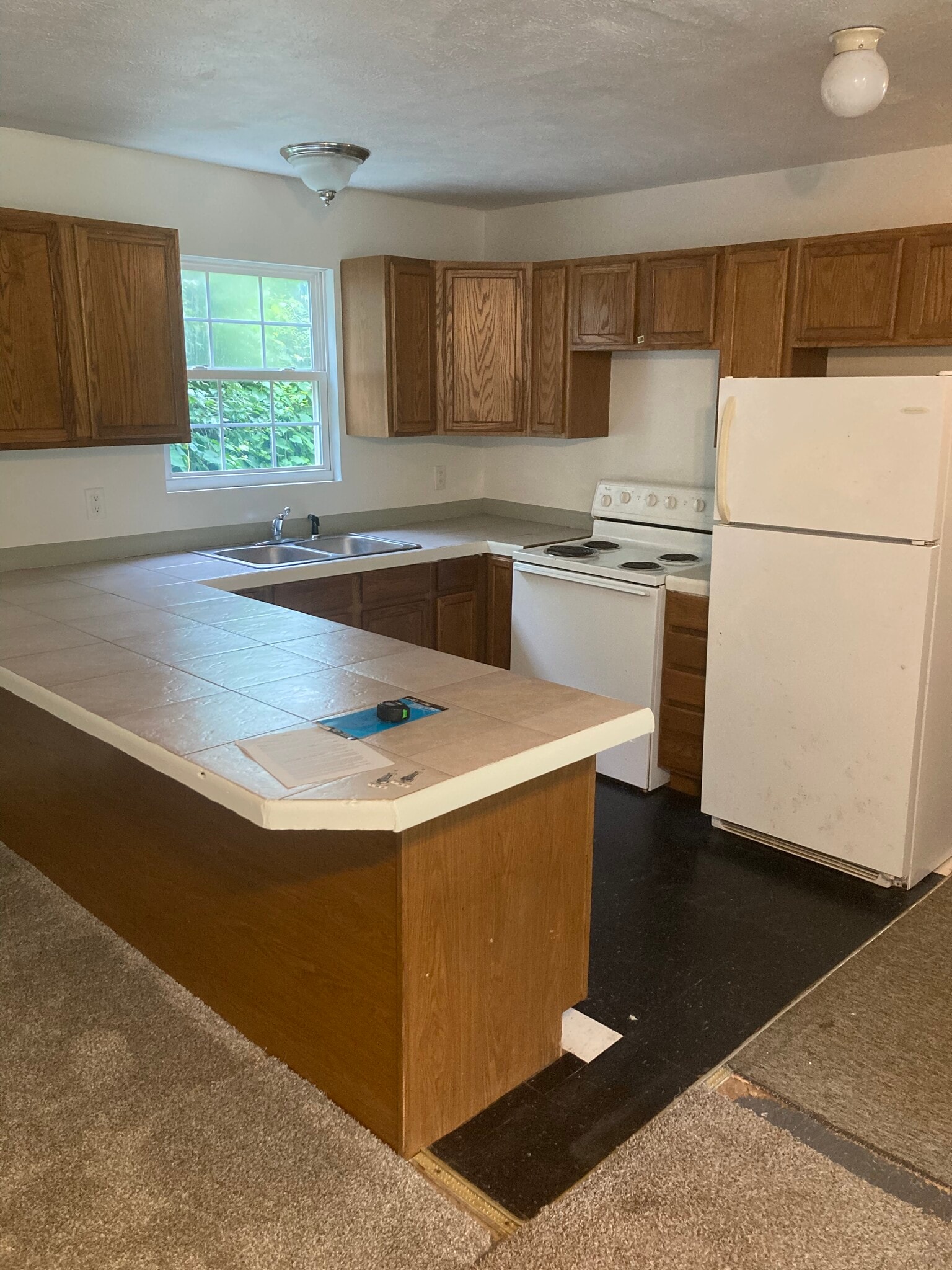 Building Photo - 750 College Ave