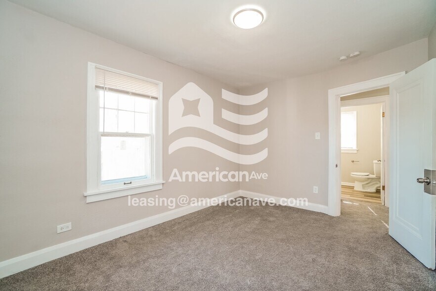 Building Photo - 737 Hampton Ave