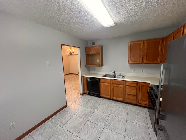 Building Photo - 2904 Alpine Pl
