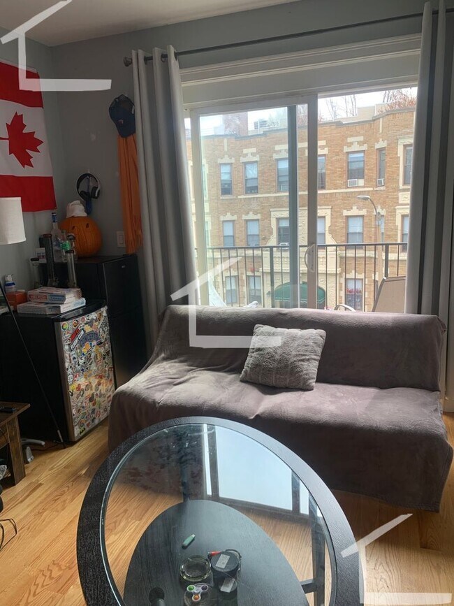 Building Photo - Fully Renovated, Central Heat/AC, Large bedrooms, Central Location. Laundry on a Site