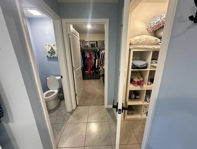 Building Photo - Spacious 4BR in Desirable Deer Path North!