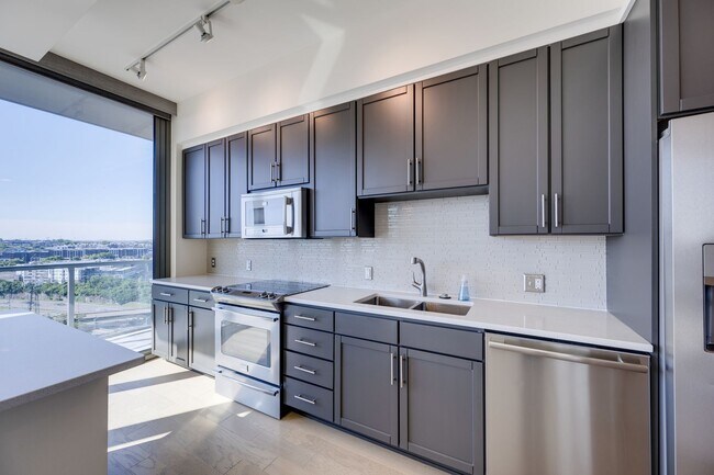 Building Photo - Beautiful 15th floor condo at TwelveTwelve