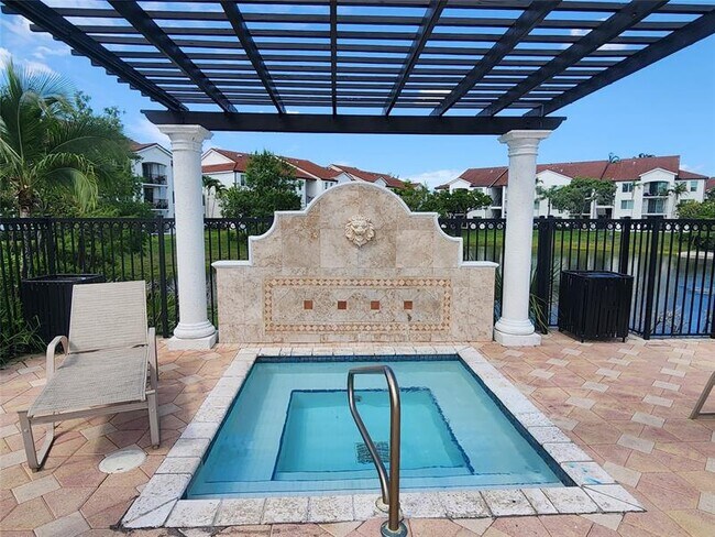 Building Photo - 1021 Villa Cir