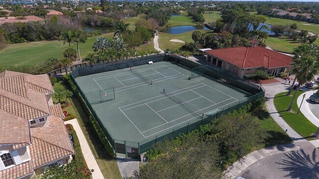 Building Photo - 844 SW Pebble Ln