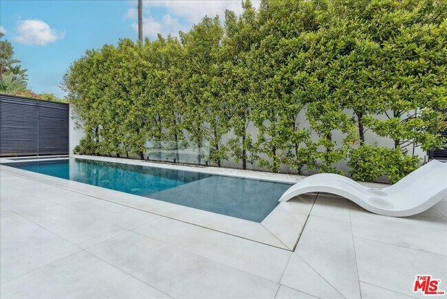 Building Photo - 213 S La Peer Dr
