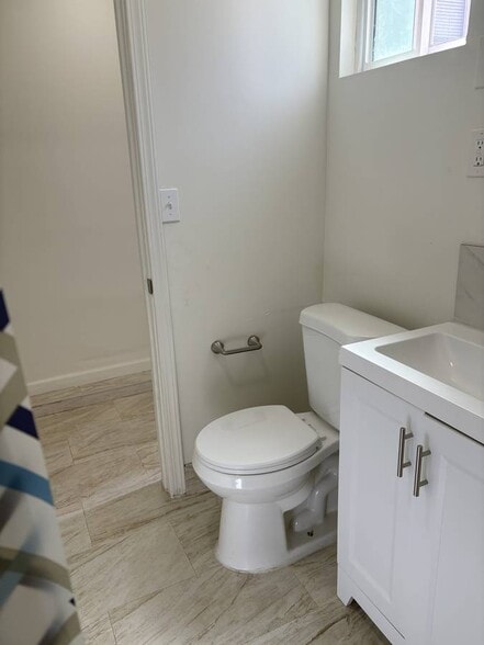 Building Photo - 3938 N Bonita St