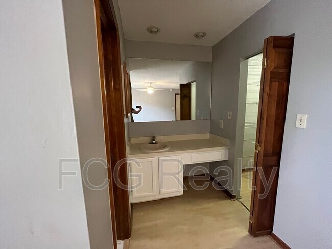 Building Photo - 3701 Martin St