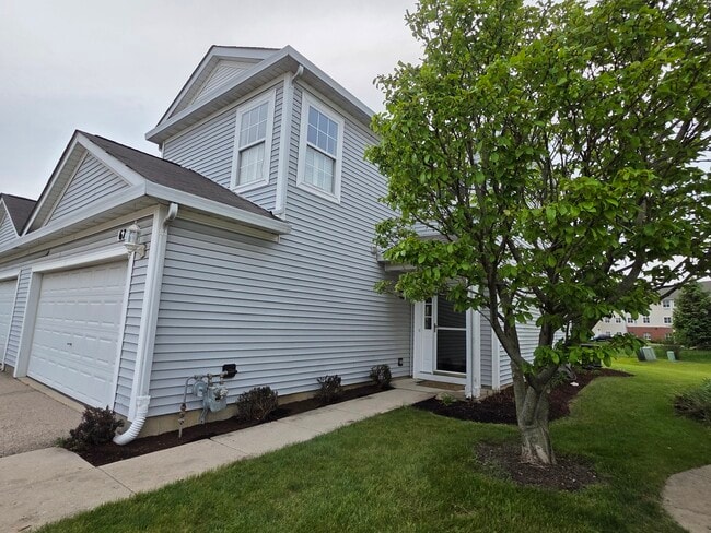 Building Photo - 675 Fieldcrest Dr
