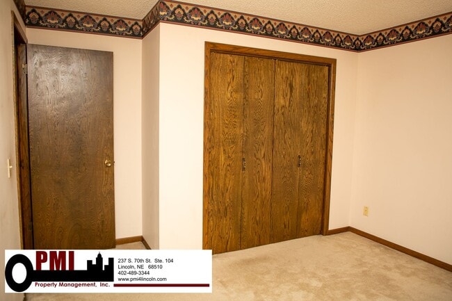 Building Photo - 3 Bedroom and 2 bathroom Colonial Hills House for rent!