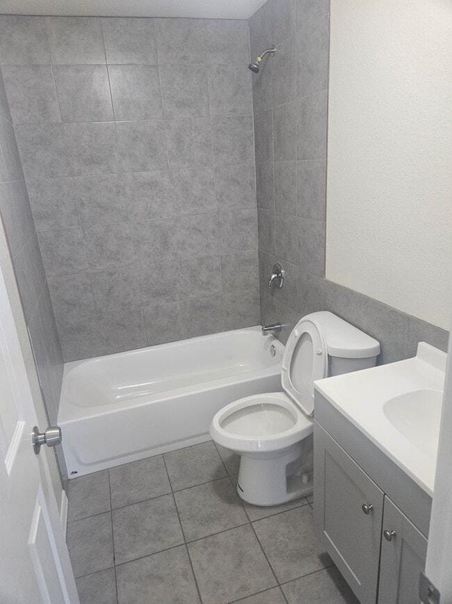 Building Photo - 3/2 DUPLEX