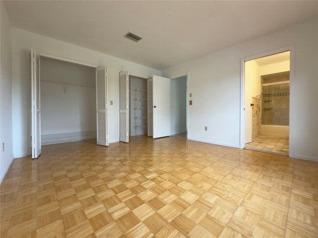 Building Photo - 10253 Riverbend Terrace